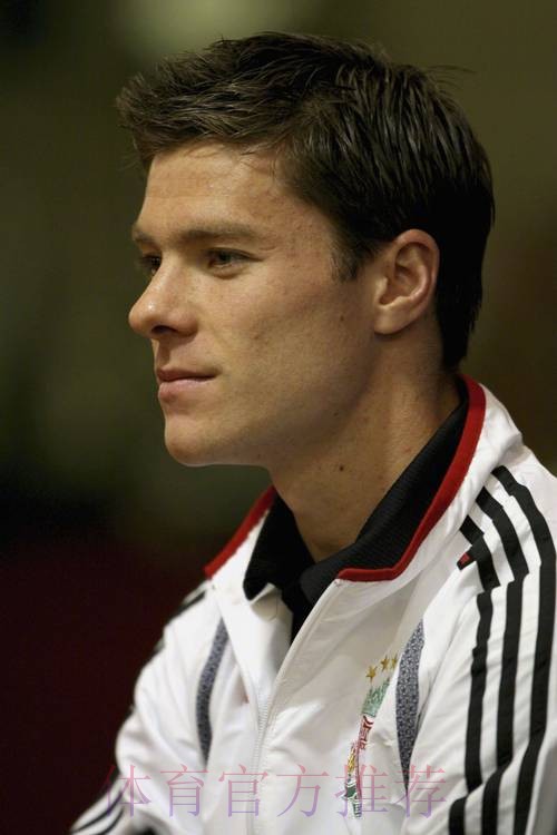 六台:有球员认为阿隆索太冷漠 没保护阿诺德 六台:有球员认为阿隆索太冷漠 没保护阿诺德