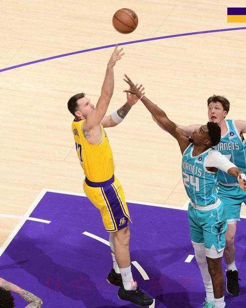 117-135！东契奇39分，詹姆斯29+9+6，湖人18分劣势不敌黄蜂